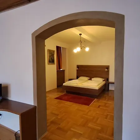 Гостевой дом Hotel-gasthof Goldener Greifen Ротенбург-на-Таубере