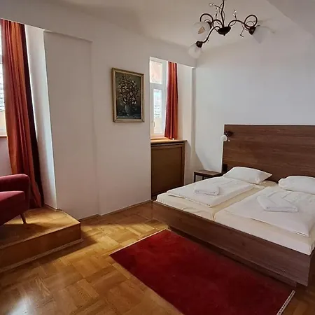 Hotel-gasthof Goldener Greifen Гостьовий будинок Ротенбург-на-Таубері