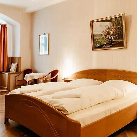 Πανσιόν Hotel-gasthof Goldener Greifen 3*